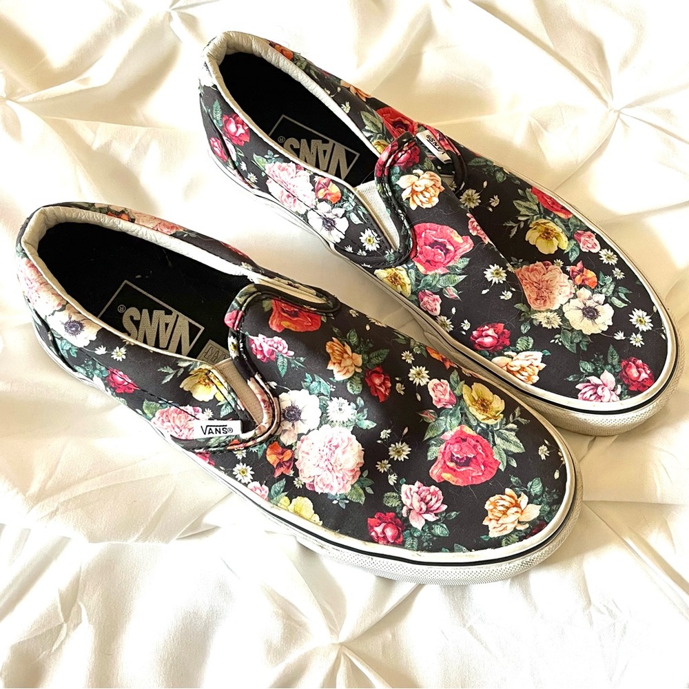 Vans Classic Slip On Shoes, Black Floral, Women’s size 8.5, Excellent!